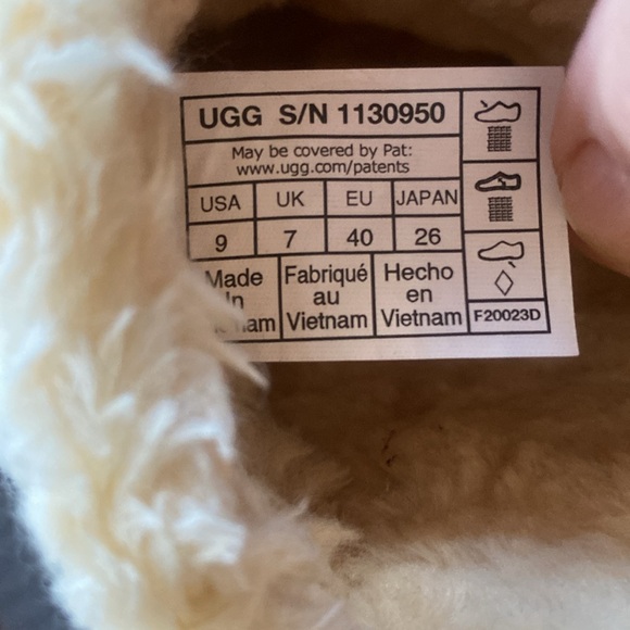 UGG NEW 2” Platform Closed Toe Faux Fur Slippers Size 9 - Picture 10 of 16